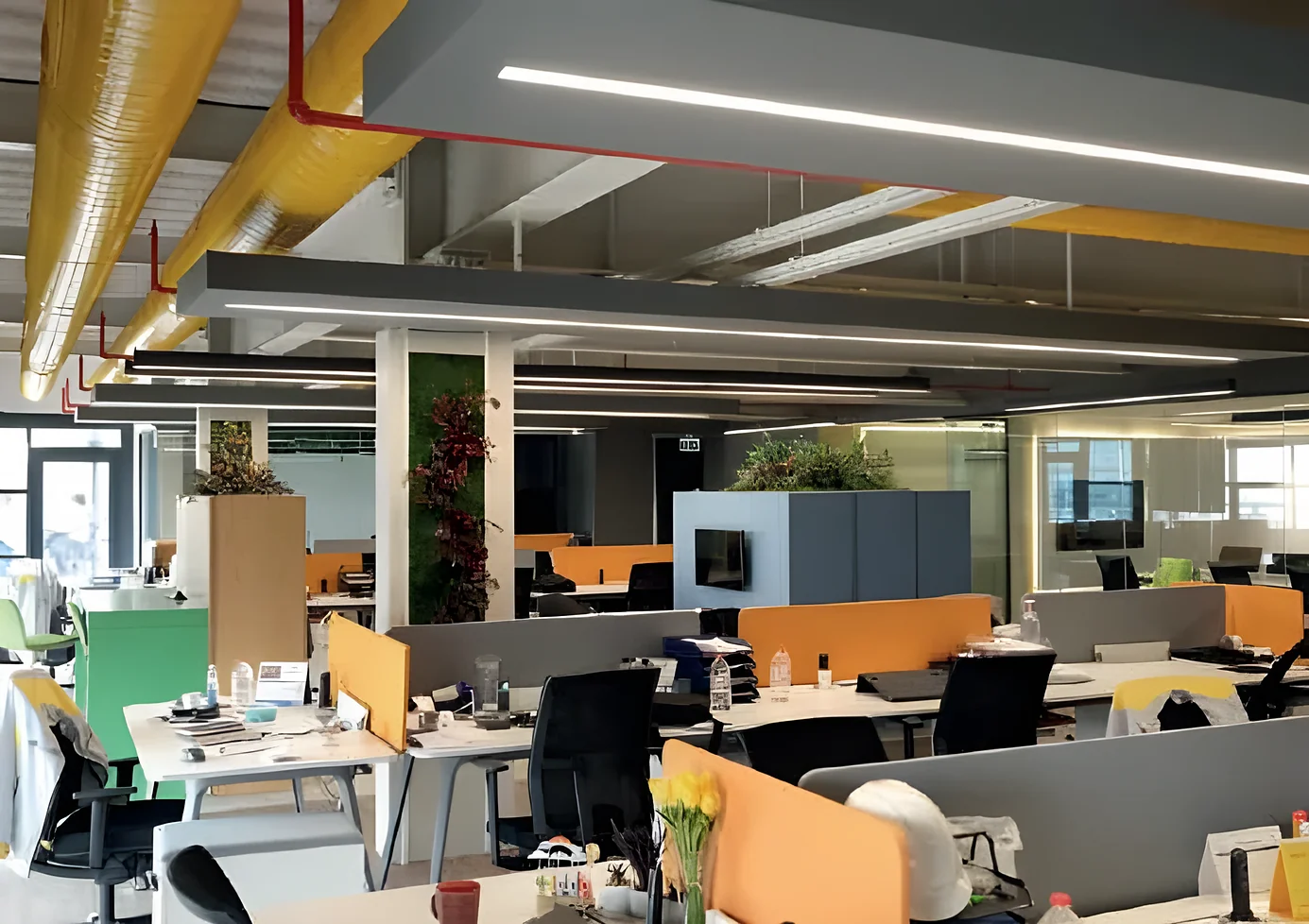 Ak Press idari binasında ofis alanı